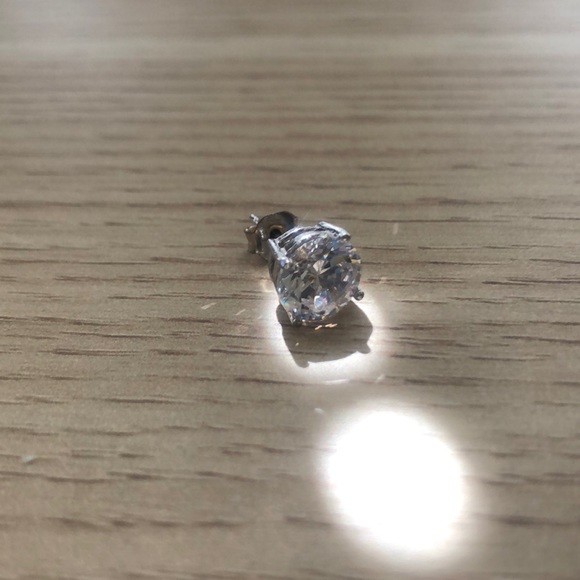 One 3 ct. size (approx) cubic zirconia stud. Super sparkly! - Picture 3 of 16